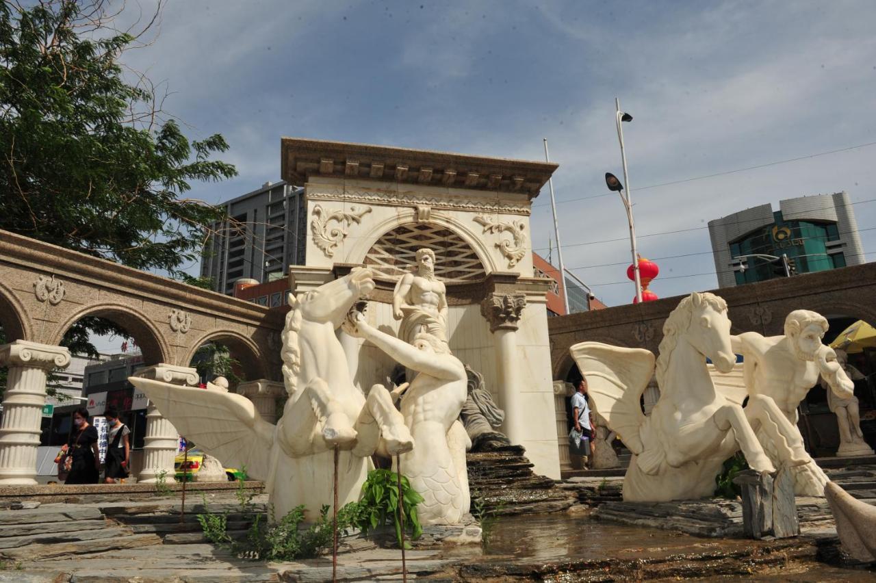 Royal International Hotel Urumqi Exterior photo