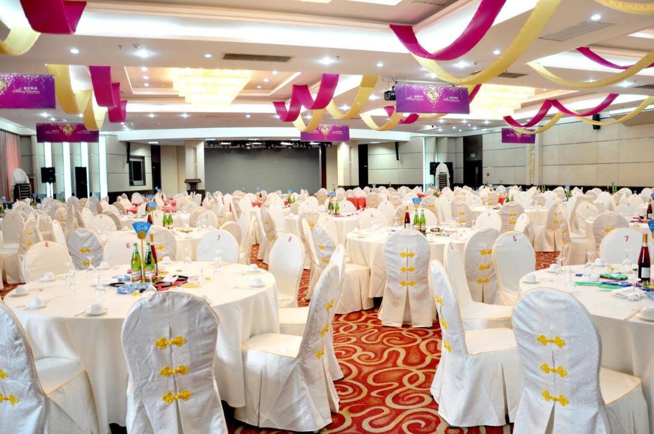 Royal International Hotel Urumqi Exterior photo