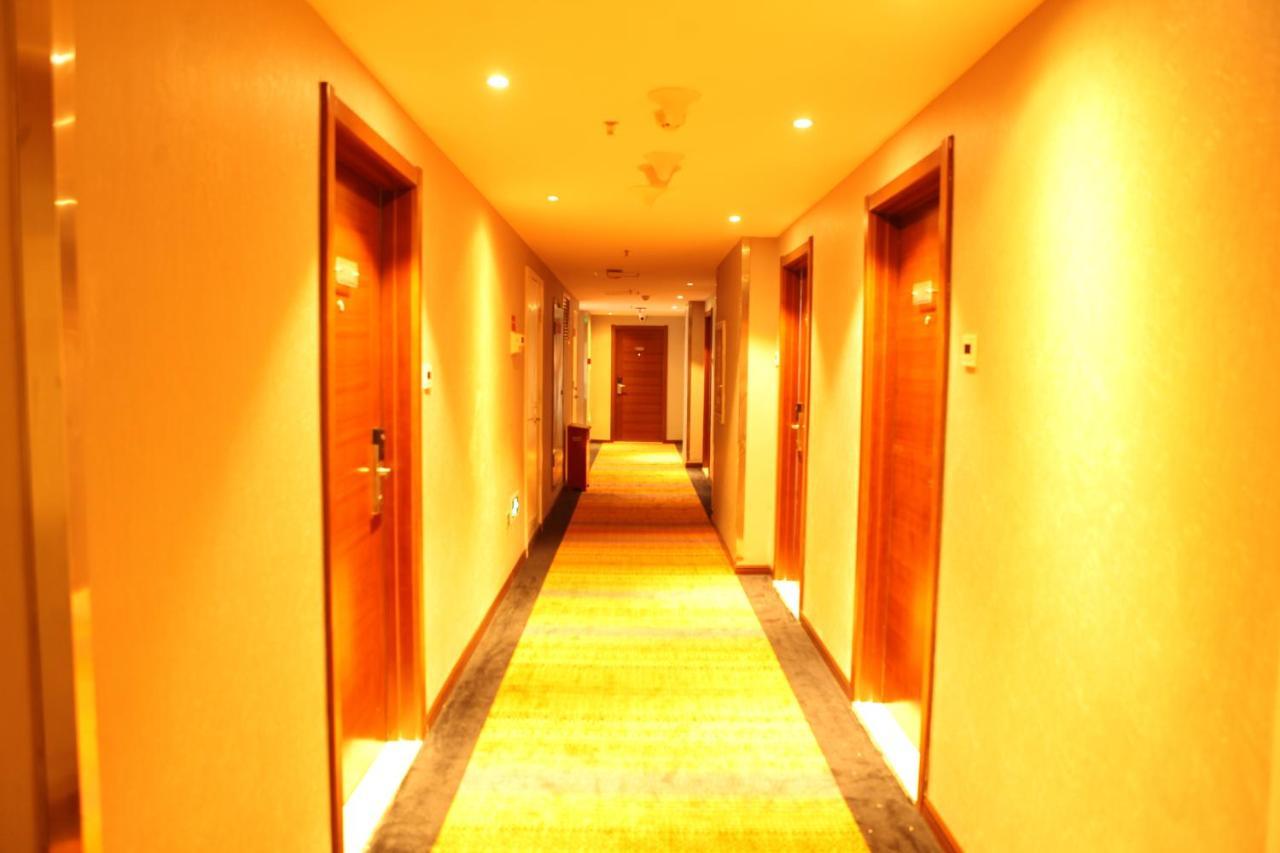 Royal International Hotel Urumqi Exterior photo