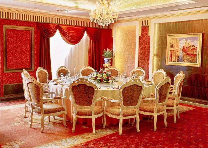Royal International Hotel Urumqi Exterior photo